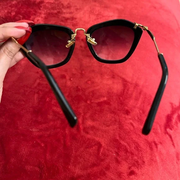 Cat Eye Sunglasses With Golden Frame - Picture 4 of 7